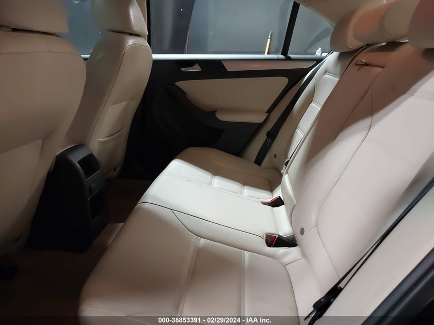 2016 VOLKSWAGEN JETTA HYBRID SEL PREMIUM - 3VW637AJ6GM400537