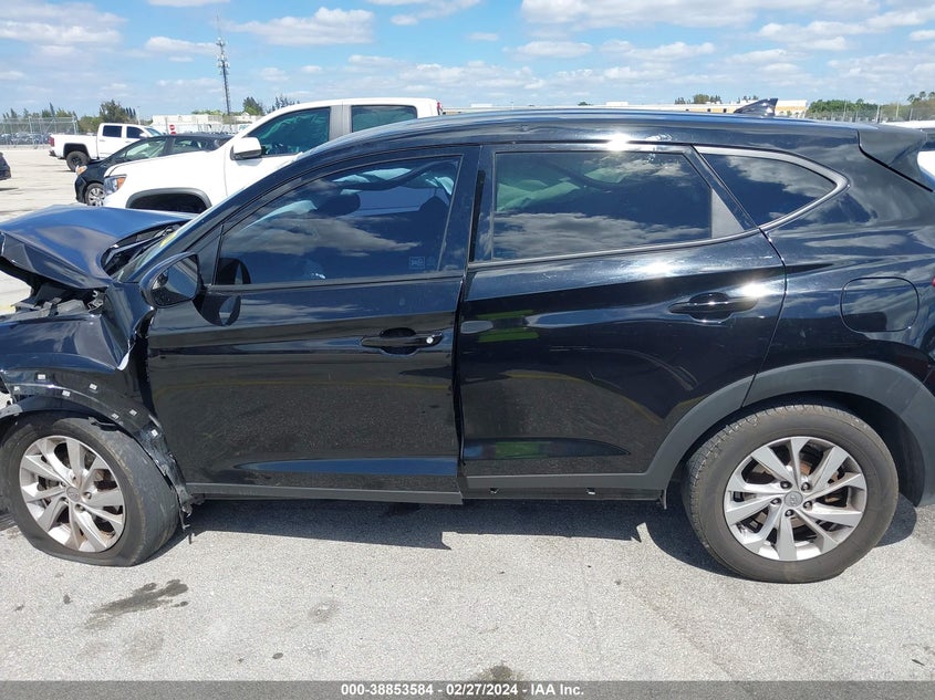 VIN KM8J23A42KU025751 2019 HYUNDAI TUCSON SE