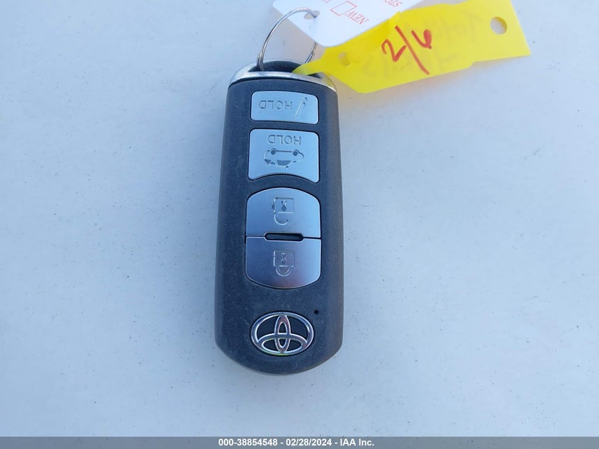 VIN 3MYDLBYV1KY525910 2019 TOYOTA YARIS L