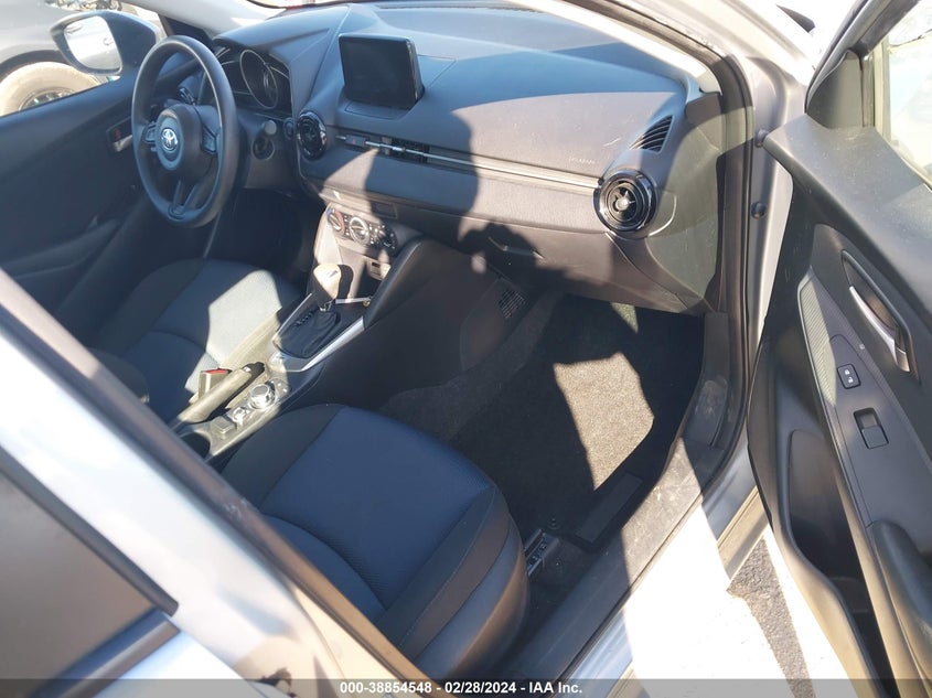 VIN 3MYDLBYV1KY525910 2019 TOYOTA YARIS L