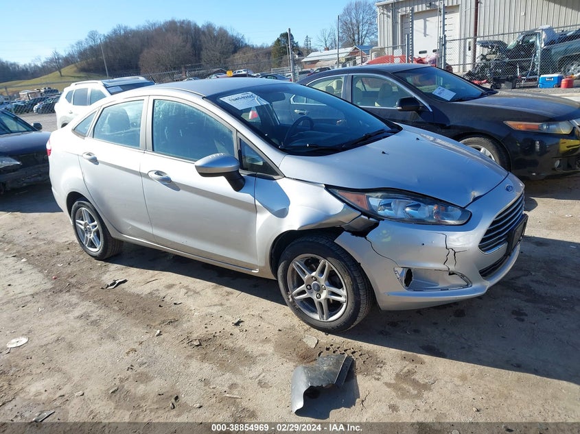 VIN 3FADP4BJ1JM131937 2018 FORD FIESTA SE