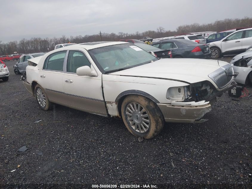 2004 Lincoln Town Car Ultimate VIN: 1LNHM83W04Y613972 Lot: 39928162