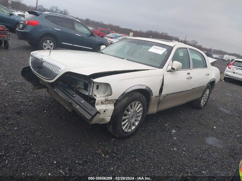 2004 Lincoln Town Car Ultimate VIN: 1LNHM83W04Y613972 Lot: 39928162