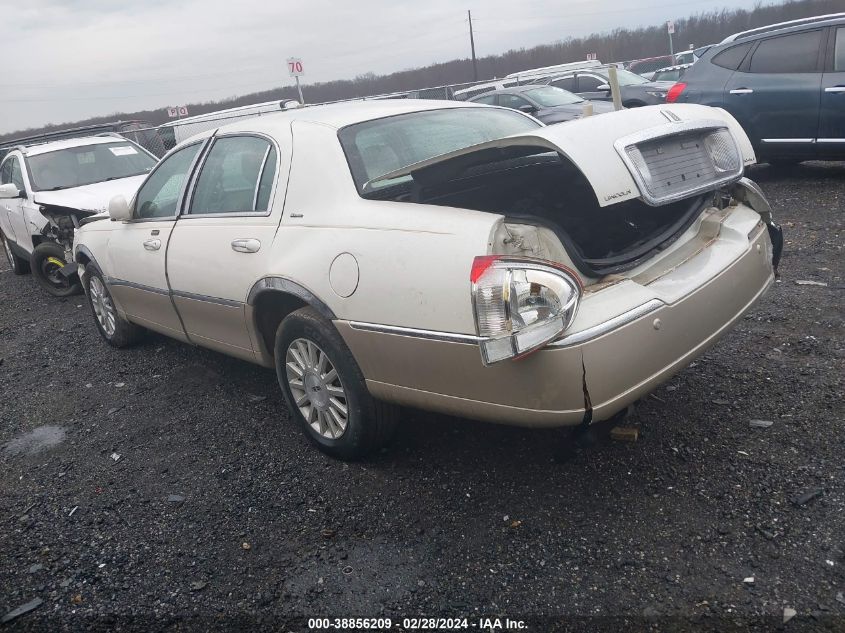 2004 Lincoln Town Car Ultimate VIN: 1LNHM83W04Y613972 Lot: 39928162