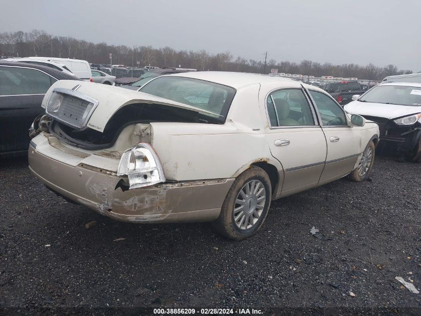 2004 Lincoln Town Car Ultimate VIN: 1LNHM83W04Y613972 Lot: 39928162