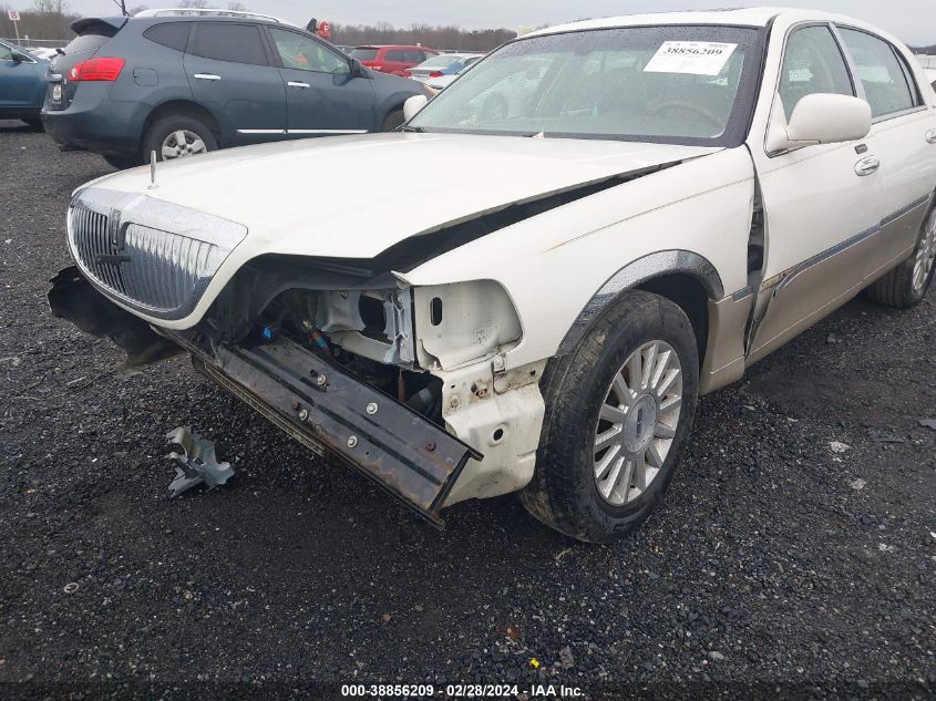 2004 Lincoln Town Car Ultimate VIN: 1LNHM83W04Y613972 Lot: 39928162