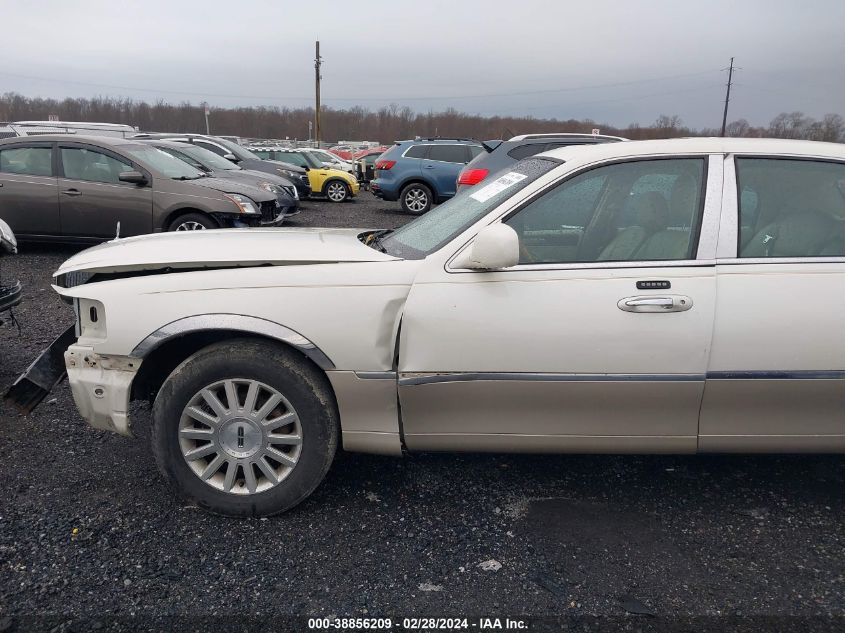 2004 Lincoln Town Car Ultimate VIN: 1LNHM83W04Y613972 Lot: 39928162