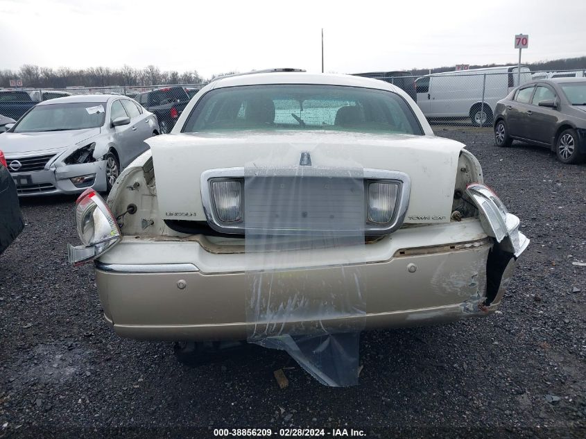 2004 Lincoln Town Car Ultimate VIN: 1LNHM83W04Y613972 Lot: 39928162