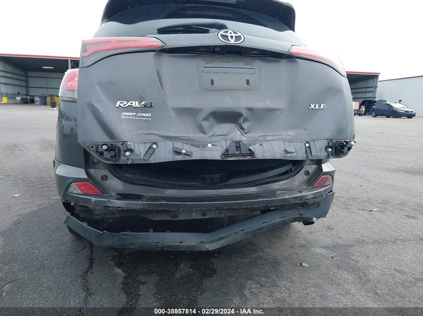 VIN JTMWFREVXJJ740068 2018 TOYOTA RAV4 XLE