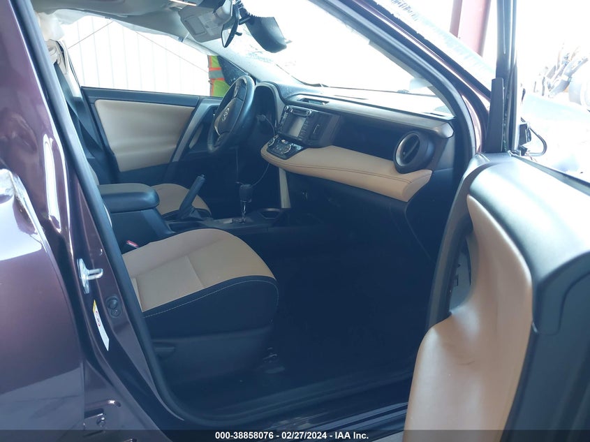 VIN 2T3WFREV7JW429103 2018 TOYOTA RAV4 XLE