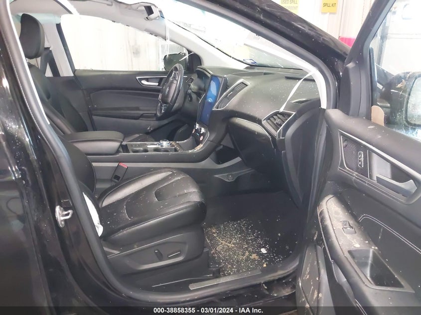 VIN 2FMPK4K98NBB05821 2022 FORD EDGE TITANIUM