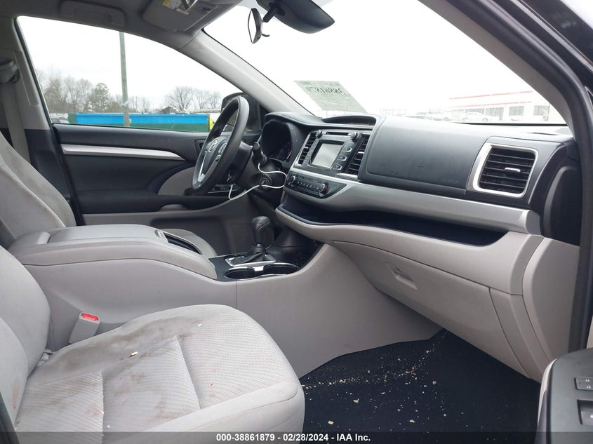 2018 TOYOTA HIGHLANDER VIN: 5TDZZRFH8JS275922