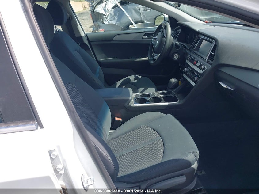 VIN 5NPE24AF7JH688075 2018 HYUNDAI SONATA SE