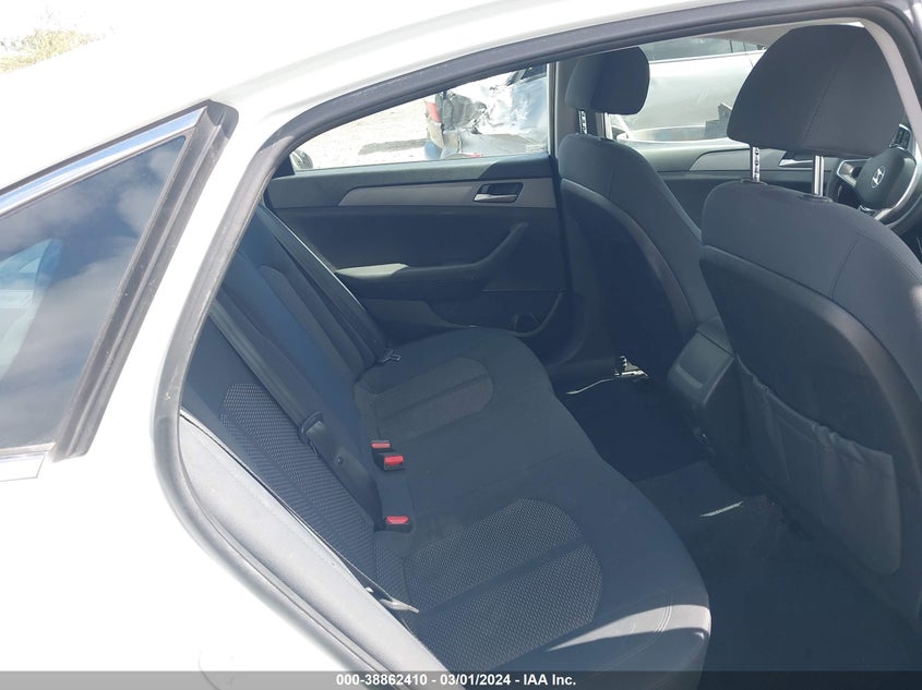 VIN 5NPE24AF7JH688075 2018 HYUNDAI SONATA SE