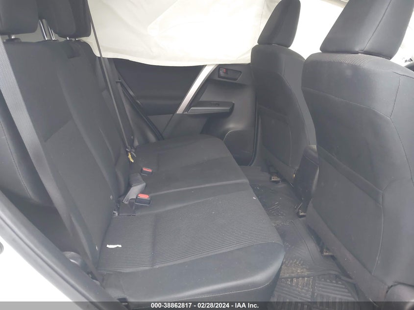 VIN JTMZFREV7JJ157275 2018 TOYOTA RAV4 LE