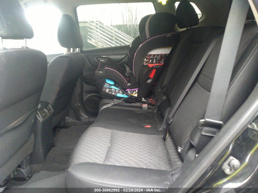 VIN KNMAT2MV2JP505267 2018 NISSAN ROGUE S