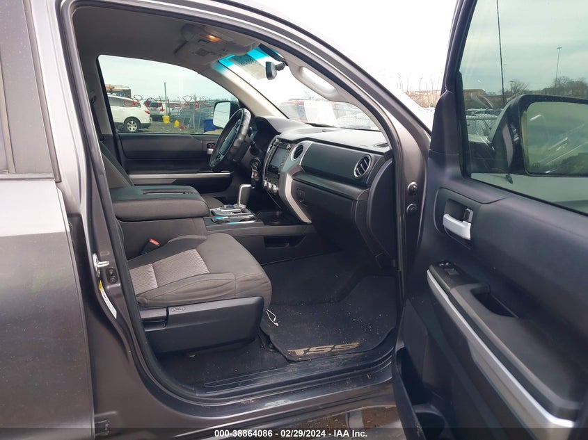 2014 TOYOTA TUNDRA CREWMAX SR5 - 5TFEM5F10EX077943