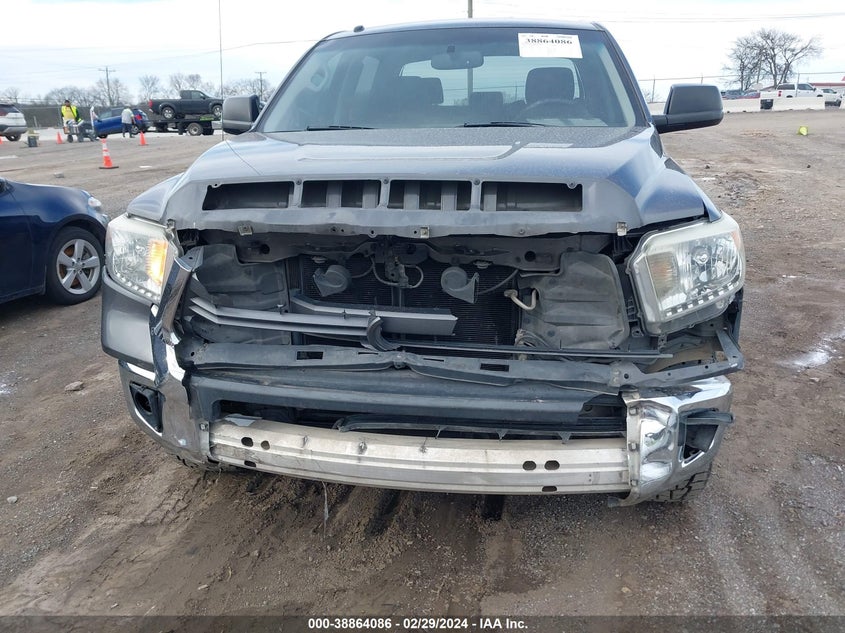 2014 TOYOTA TUNDRA CREWMAX SR5 - 5TFEM5F10EX077943