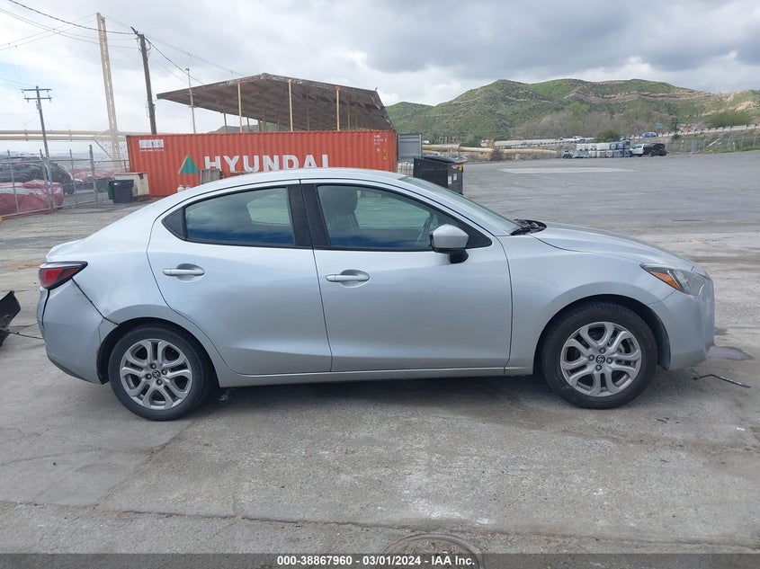 VIN 3MYDLBYV1JY312177 2018 TOYOTA YARIS IA