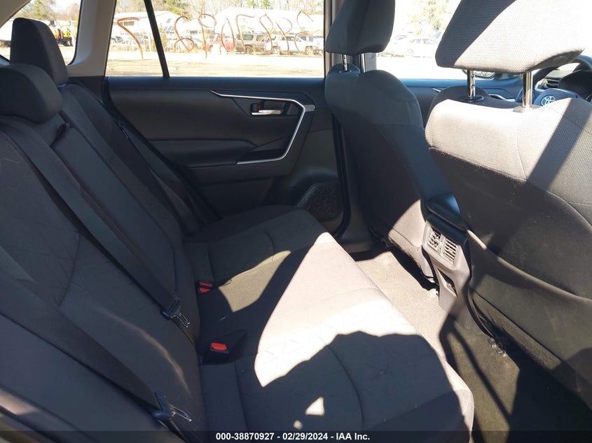 VIN 2T3P1RFV8MW221687 2021 TOYOTA RAV4 XLE