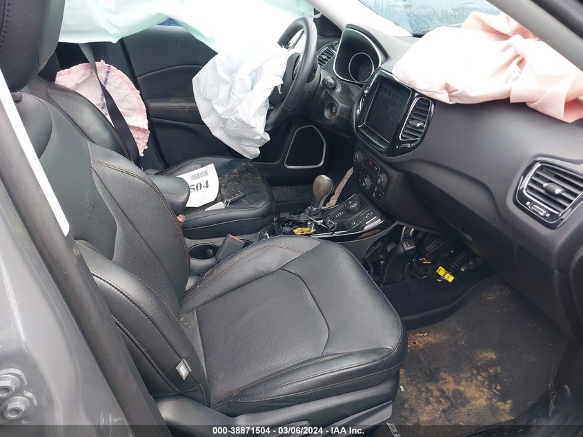 VIN 3C4NJDCB4KT741779 2019 JEEP COMPASS LIMITED 4X4