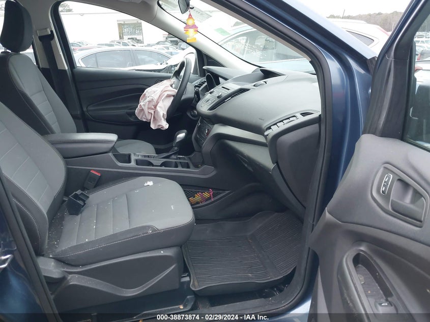 VIN 1FMCU0F72JUC54823 2018 FORD ESCAPE S