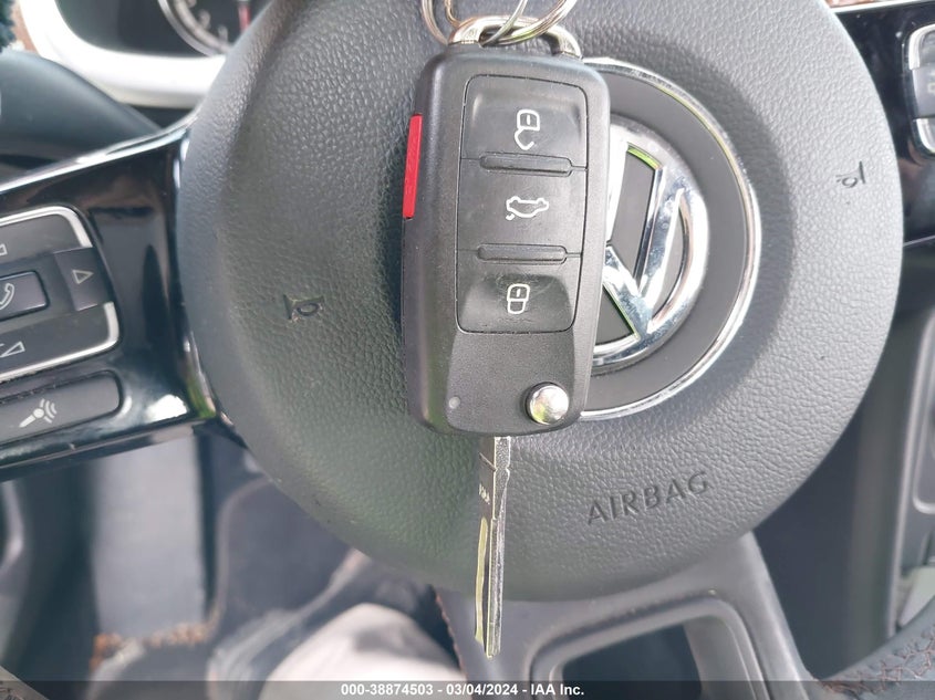 2013 VOLKSWAGEN BEETLE 2.5L FENDER EDITION - 3VWJP7AT9DM658014