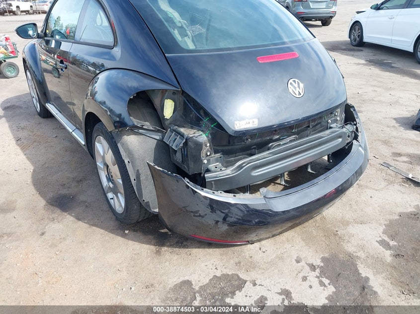 2013 VOLKSWAGEN BEETLE 2.5L FENDER EDITION - 3VWJP7AT9DM658014