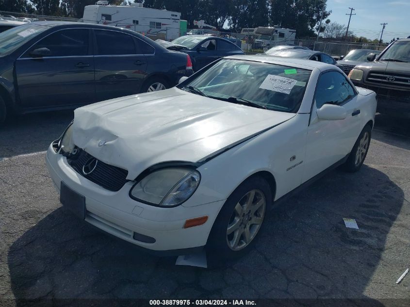 2000 Mercedes-Benz Slk 230 Kompressor VIN: WDBKK47F8YF159750 Lot: 38879975