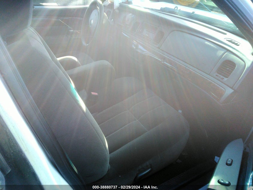 2005 Mercury Grand Marquis Gs VIN: 2MEFM74WX5X648717 Lot: 38880737