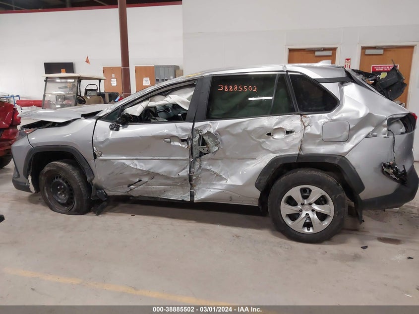 VIN 2T3G1RFV3NC310831 2022 TOYOTA RAV4 LE