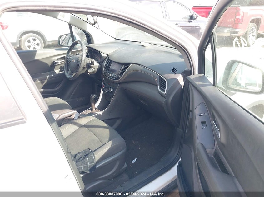 VIN 3GNCJKSB7LL267316 2020 CHEVROLET TRAX FWD LS