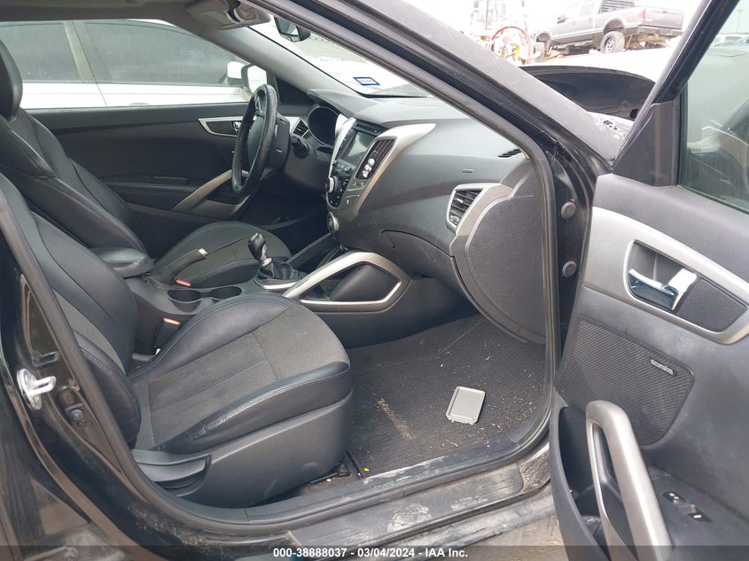 2013 Hyundai Veloster Base W/Black VIN: KMHTC6AD2DU160898 Lot: 38888037