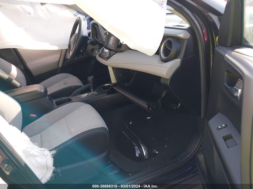 VIN 2T3WFREV3JW496619 2018 TOYOTA RAV4 XLE
