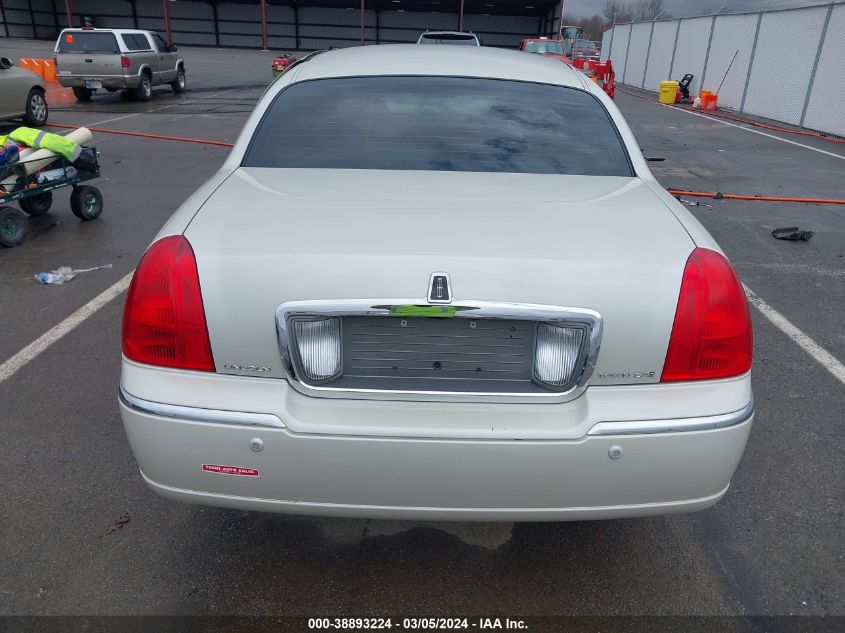 2005 Lincoln Town Car Signature Limited VIN: 1LNHM82W65Y650723 Lot: 38893224