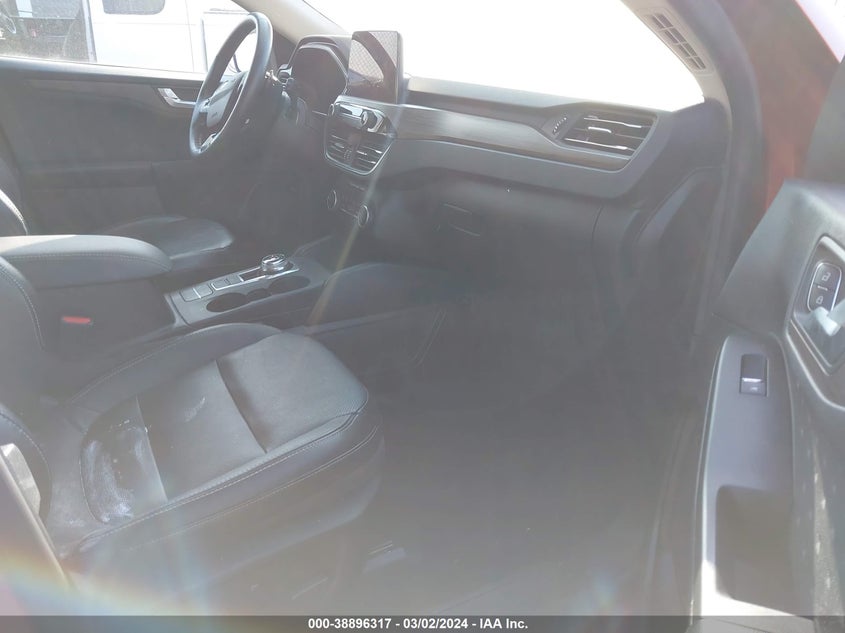 VIN 1FMCU9J95LUB08013 2020 FORD ESCAPE TITANIUM