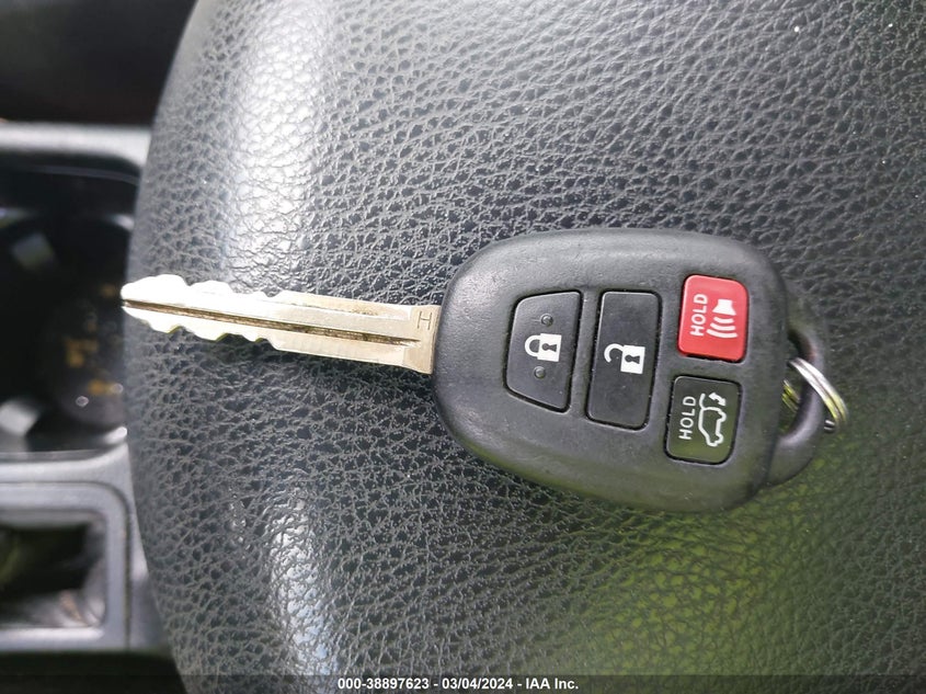 2017 TOYOTA RAV4 XLE - JTMWFREV4HD098648