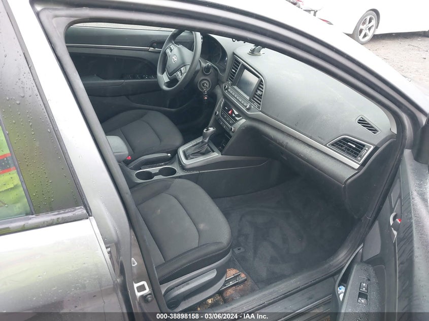 VIN 5NPD84LF1JH272787 2018 HYUNDAI ELANTRA SEL