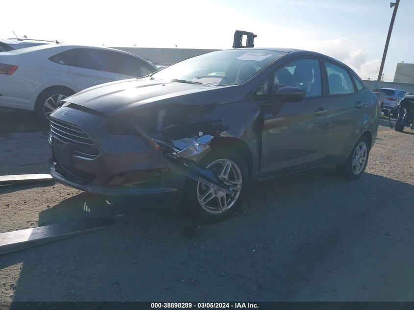 VIN 3FADP4BJ0JM110626 2018 FORD FIESTA SE