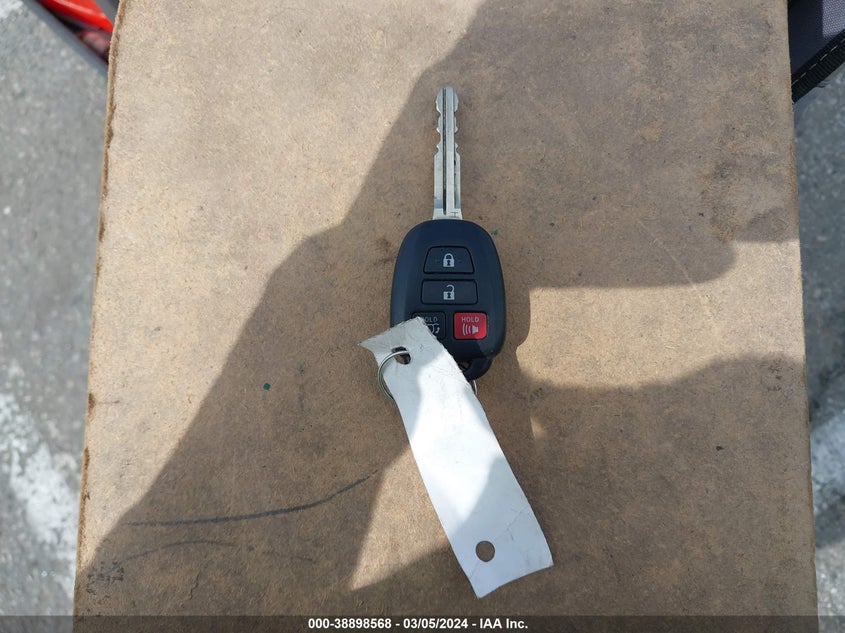 2017 TOYOTA RAV4 XLE - JTMWFREVXHD096001