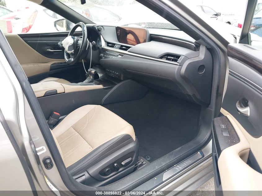2019 LEXUS ES 300H VIN: JTHB21B10K2027297