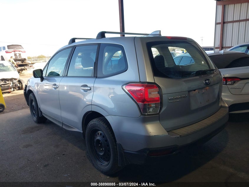 VIN JF2SJAAC0JG417388 2018 SUBARU FORESTER 2.5I