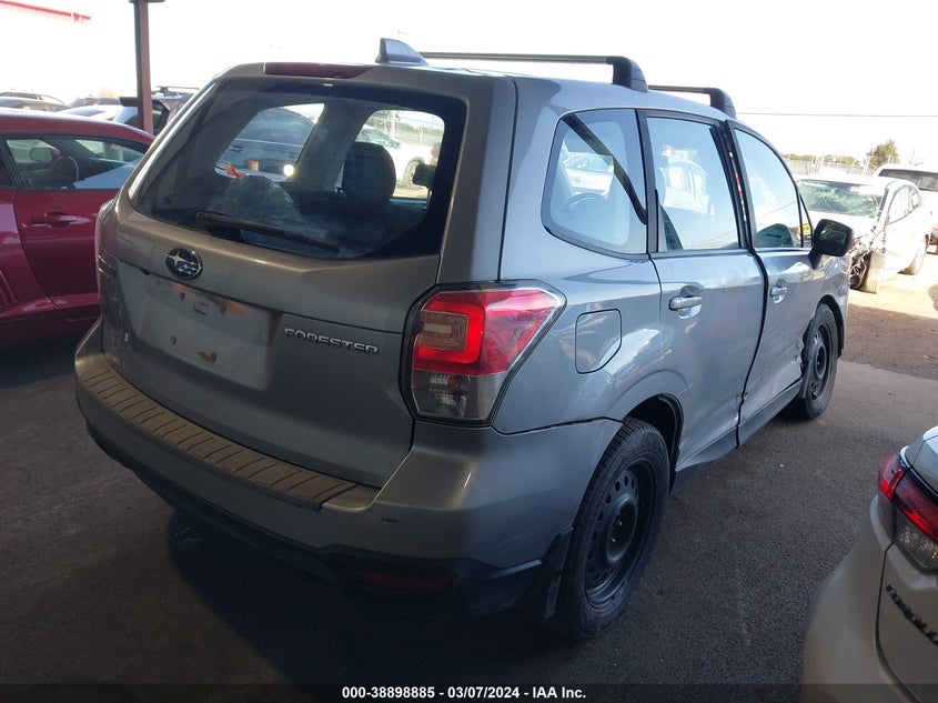 VIN JF2SJAAC0JG417388 2018 SUBARU FORESTER 2.5I