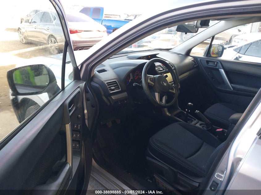 VIN JF2SJAAC0JG417388 2018 SUBARU FORESTER 2.5I
