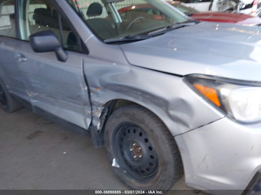 VIN JF2SJAAC0JG417388 2018 SUBARU FORESTER 2.5I