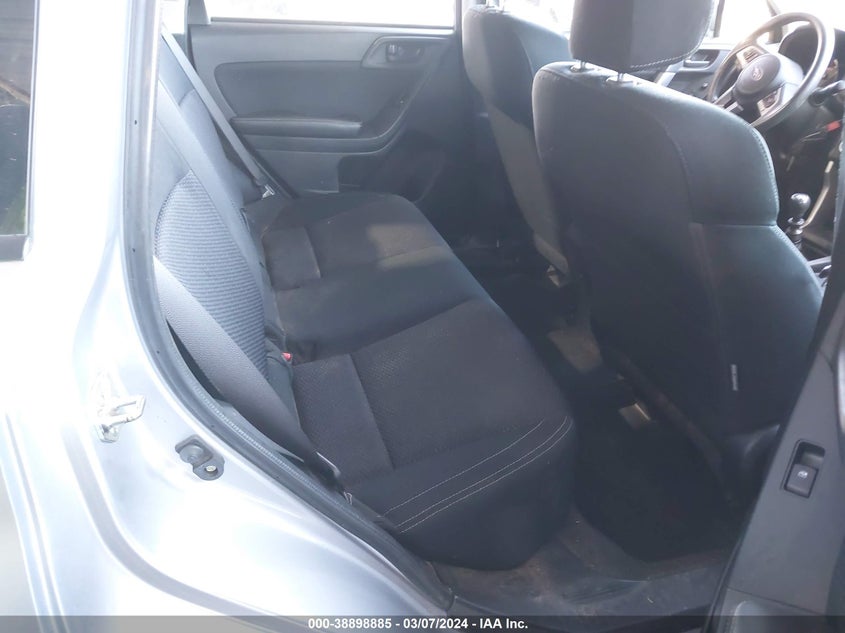 VIN JF2SJAAC0JG417388 2018 SUBARU FORESTER 2.5I