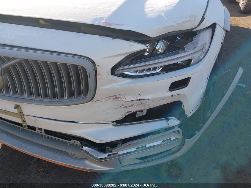 Auction sale of the 2018 VOLVO V90 CROSS COUNTRY , vin: YV4A22NT1J1036270, lot number: 38899202