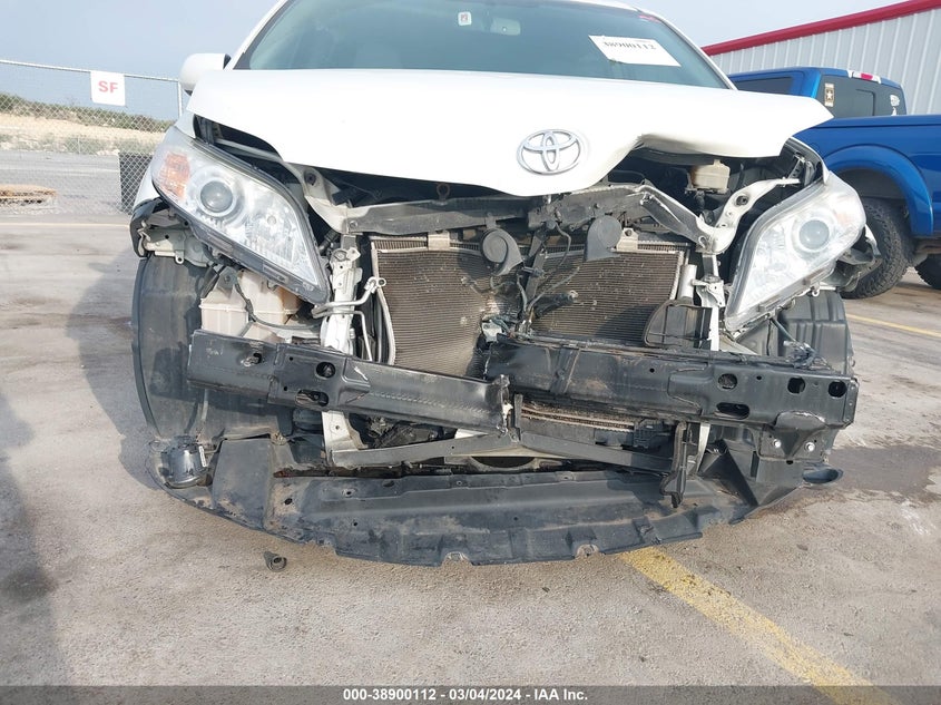 VIN 5TDYZ3DC9HS847249 2017 TOYOTA SIENNA XLE PREMIUM 8 PASSENGER