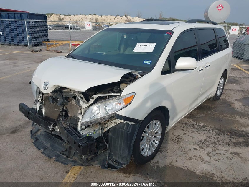 VIN 5TDYZ3DC9HS847249 2017 TOYOTA SIENNA XLE PREMIUM 8 PASSENGER