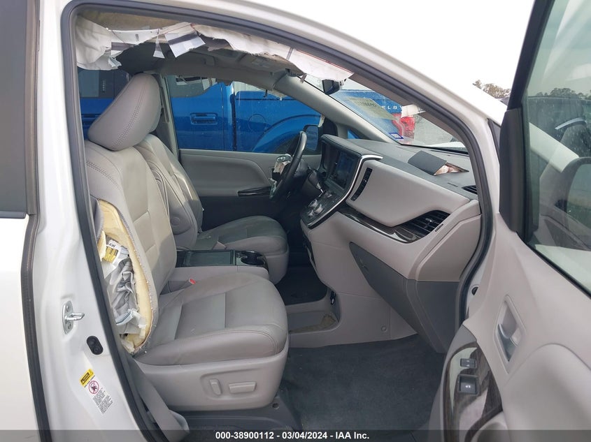 VIN 5TDYZ3DC9HS847249 2017 TOYOTA SIENNA XLE PREMIUM 8 PASSENGER